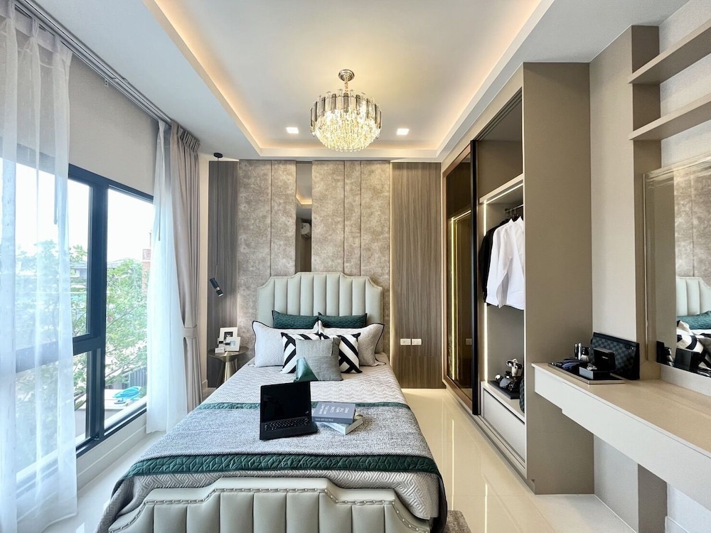 Southern Peak Pool Villa HuayYai Pattaya view 5