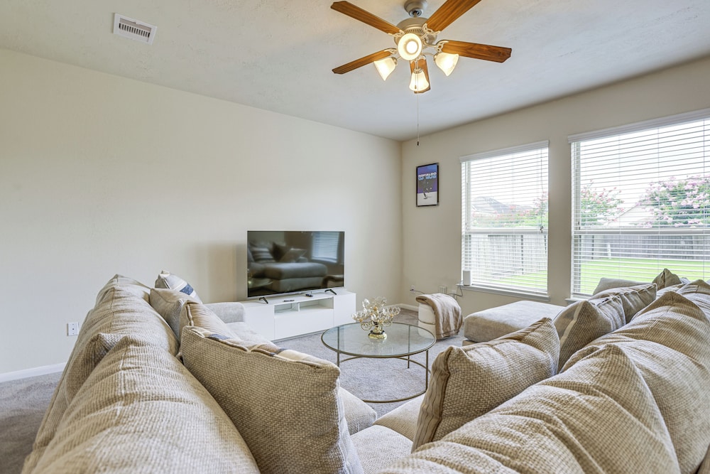 Covered Patio & Spacious Yard: Houston Area Home!