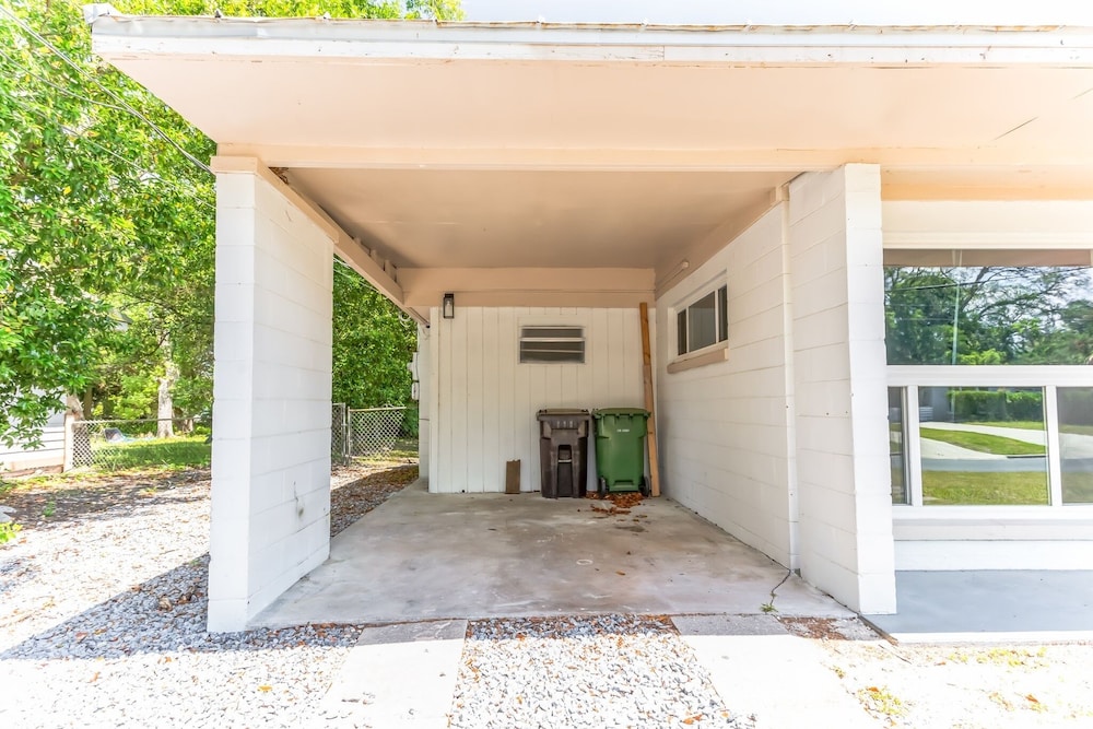 Cozy Oasis In The Heart Of St. Augustine 3 Bedroom Home by RedAwning view 4