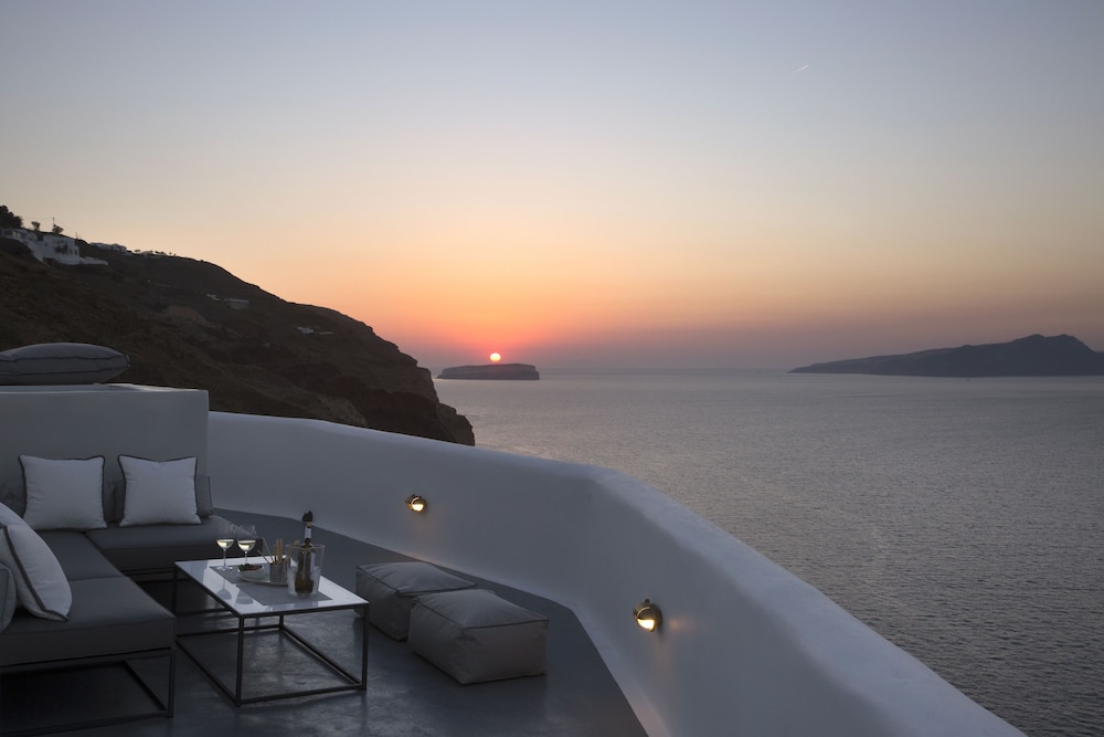 Akrotiri Cove