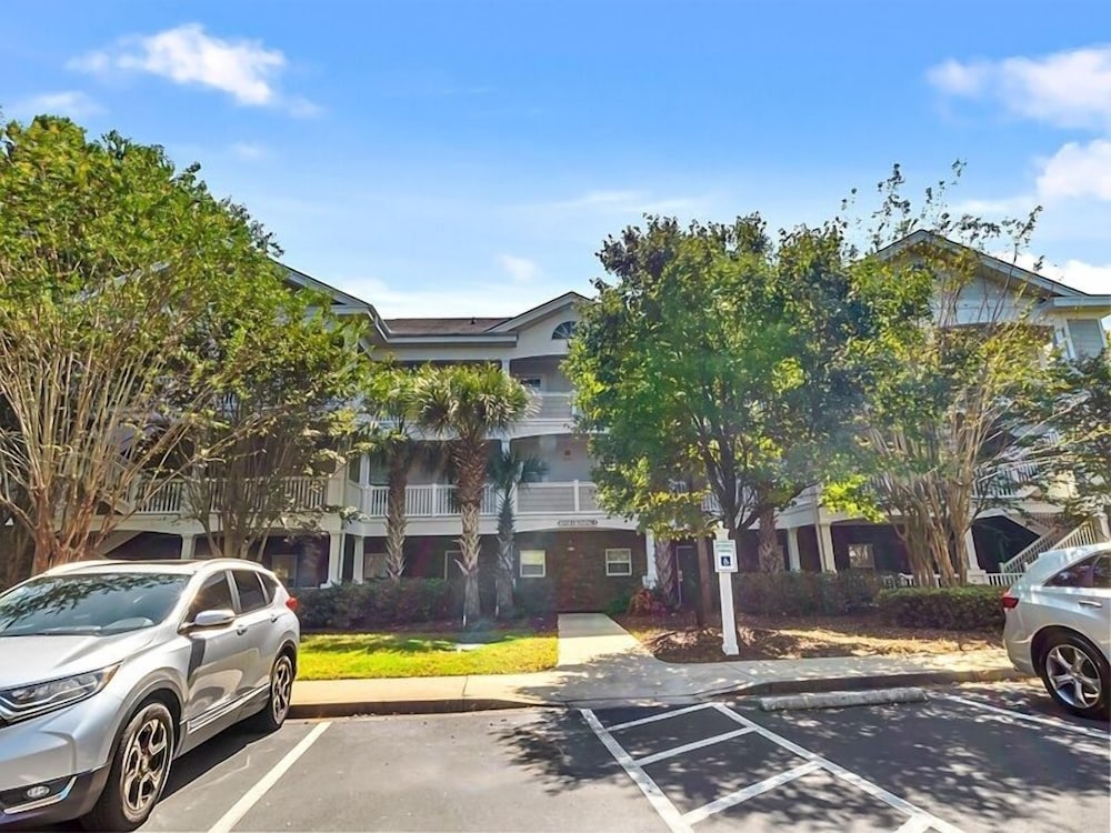 River Crossing #532 2 Bedroom Condo by RedAwning view 4
