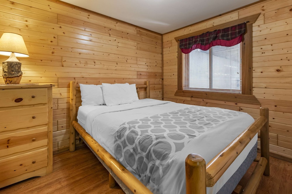 Three Bears Waterpark Resort Near Tomah, Ascend Collection Hotel