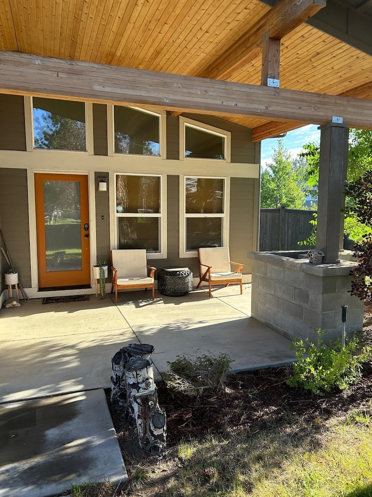 Dwell 30 Days Minimum 3 Bedroom Home by RedAwning