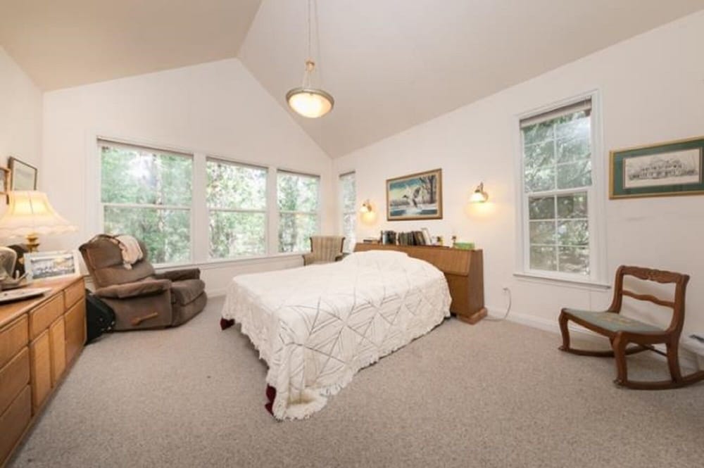 Light And Bright 3 Bedroom Home by RedAwning