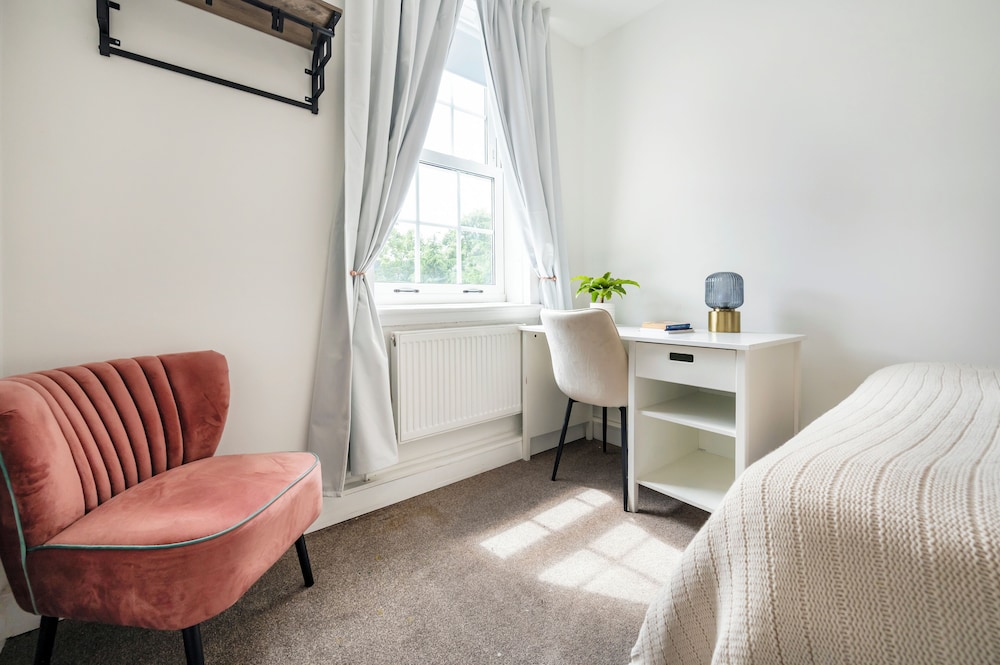 Modern London stay near Nothing Hill