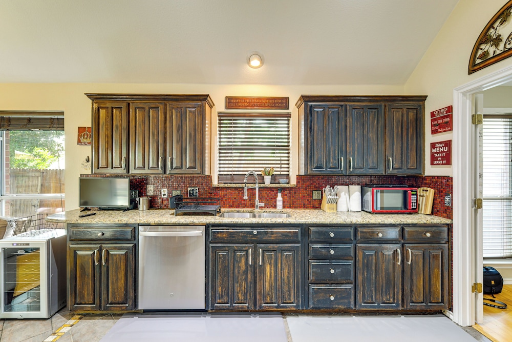 DFW Fun Awaits: Family Home in Crowley!