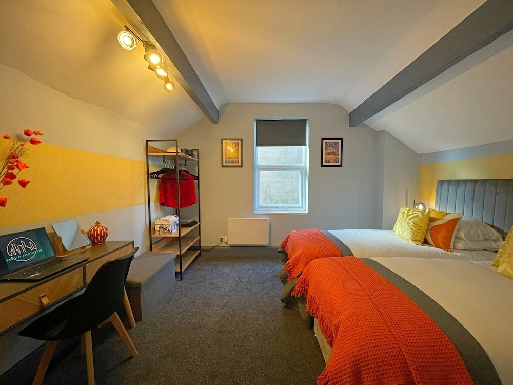 Spacious 3-Bedroom House with Parking view 3