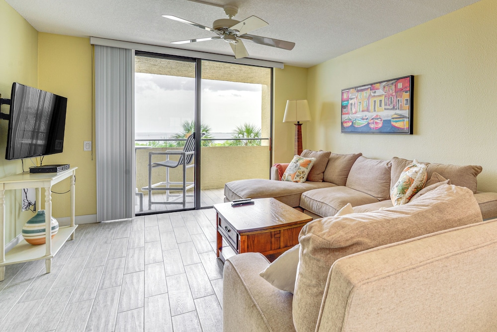 Gulf-view Condo w/ Beach Access in Hudson