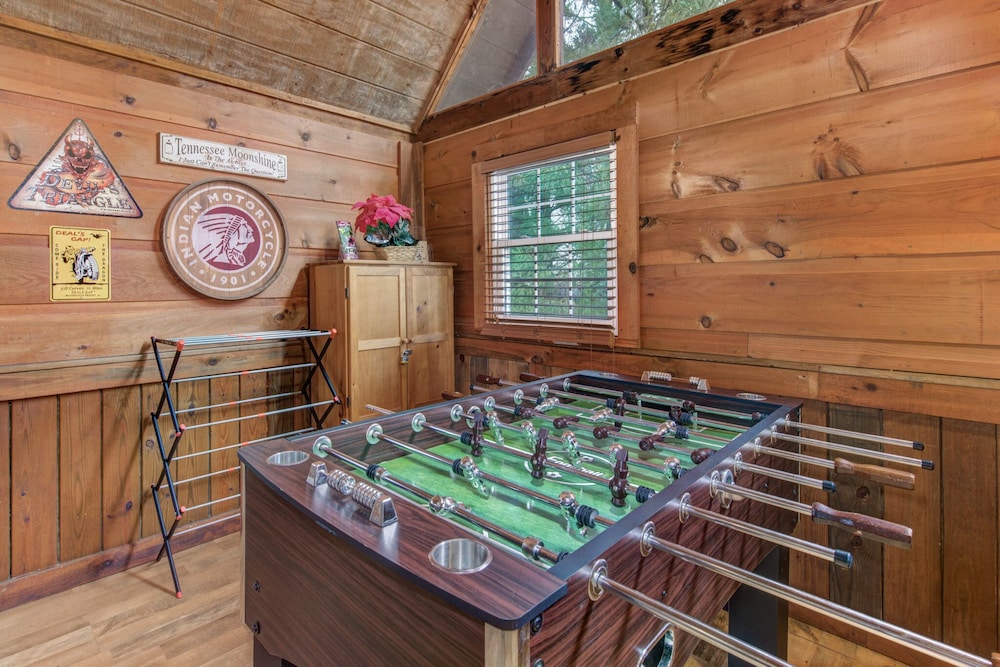Mariettas Dream 2br in Mountains w/ Hot Tub! - Property Image 6