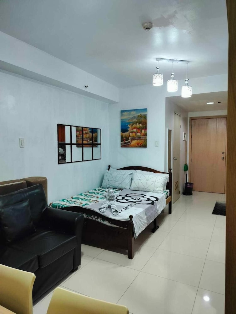 Luxurious Condo in Quezon City With Private Pool and City Views