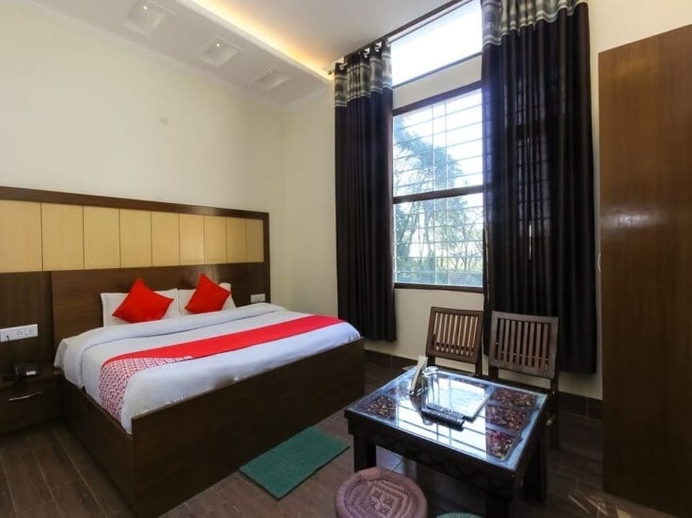 Hotel Ambika & Restaurant By GRB