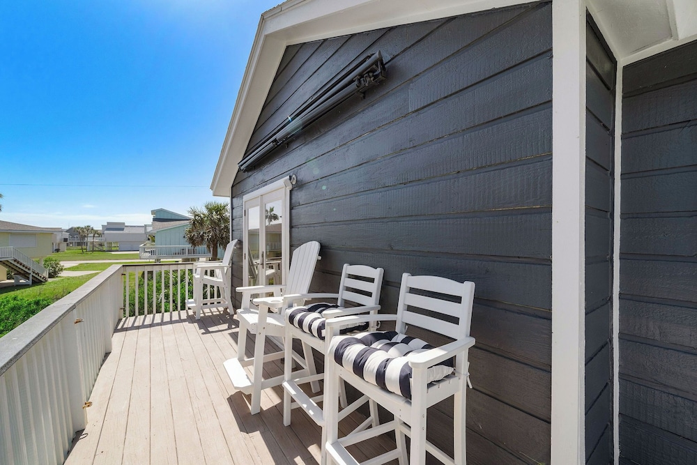Coastal Cottage by Ryson Vacation Rentals
