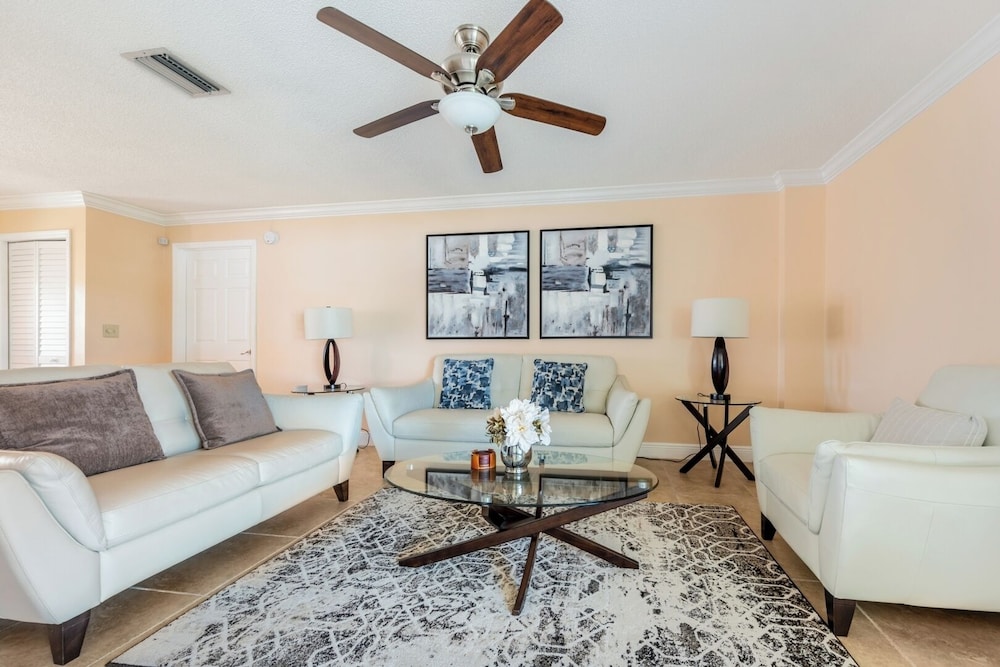 Renovated 3BR Dog Friendly Pond View W/D