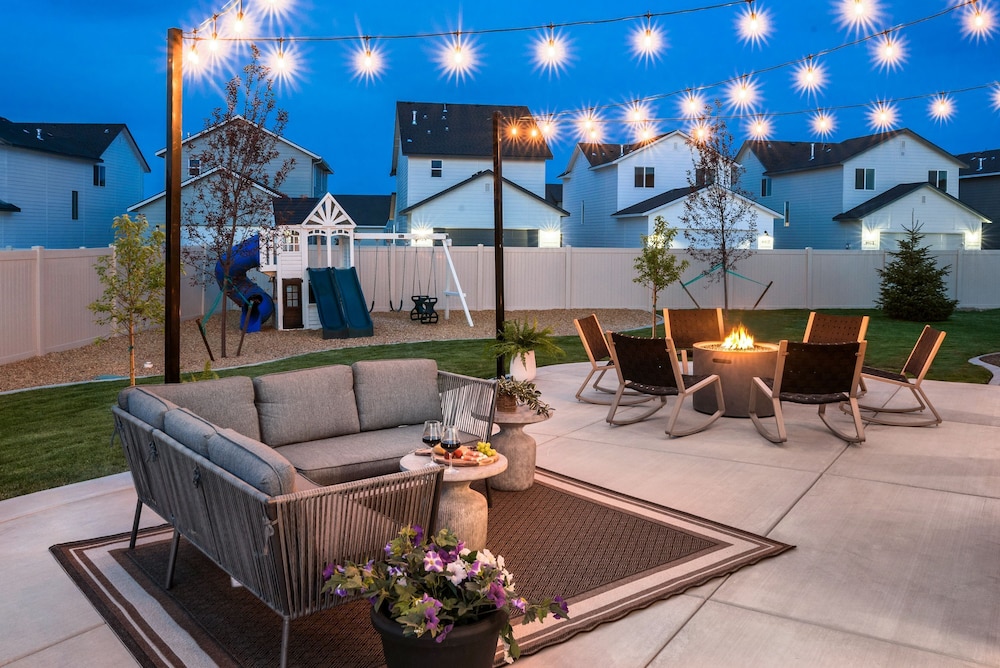 Spa Nights Game Room Fun Luxe 5BR Sleeps 17