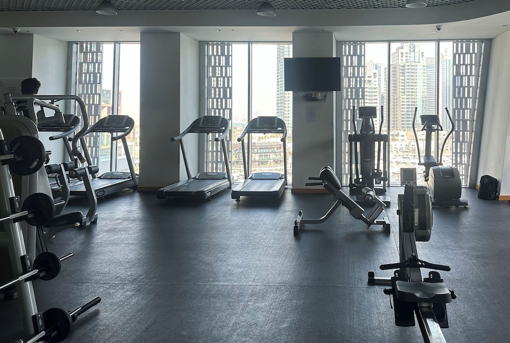 Maison Privee - Sleek Stay in Dubai Marina’s Famous Twisting Tower