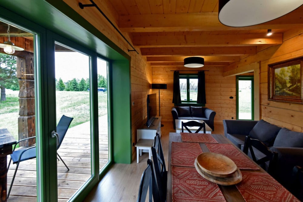 Comfortable Holiday Homes Right on the Lake