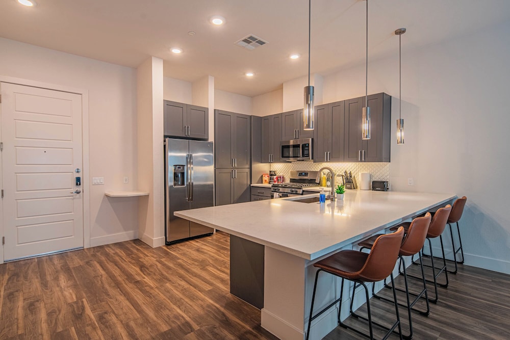 ROVE LIVING/KB - Scottsdale Grand