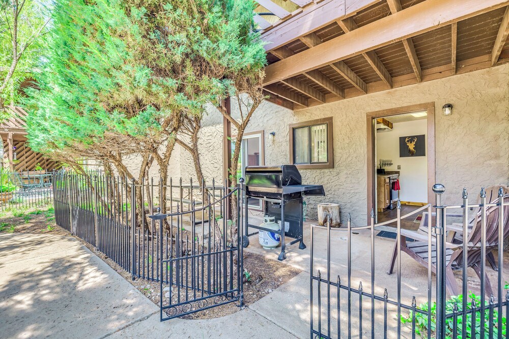 Relaxing Ruidoso Retreat: Walk to Midtown! view 3