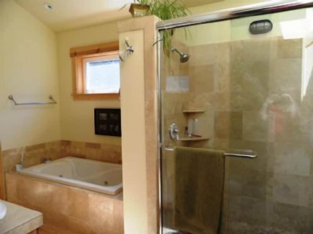 Lake Tahoe Vacations - Pine Needle Meadows - Property Image 6