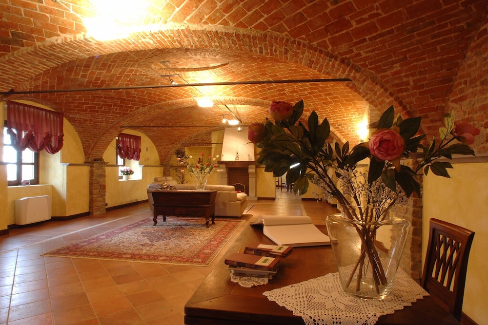 Mansion in Nizza Monferrato With Pool & Views view 5