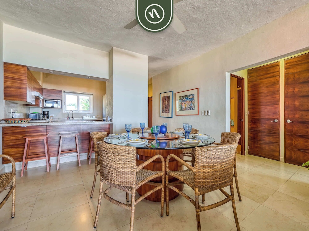 Oceanview 4 BR Condo - Pool - Beach - Terrace