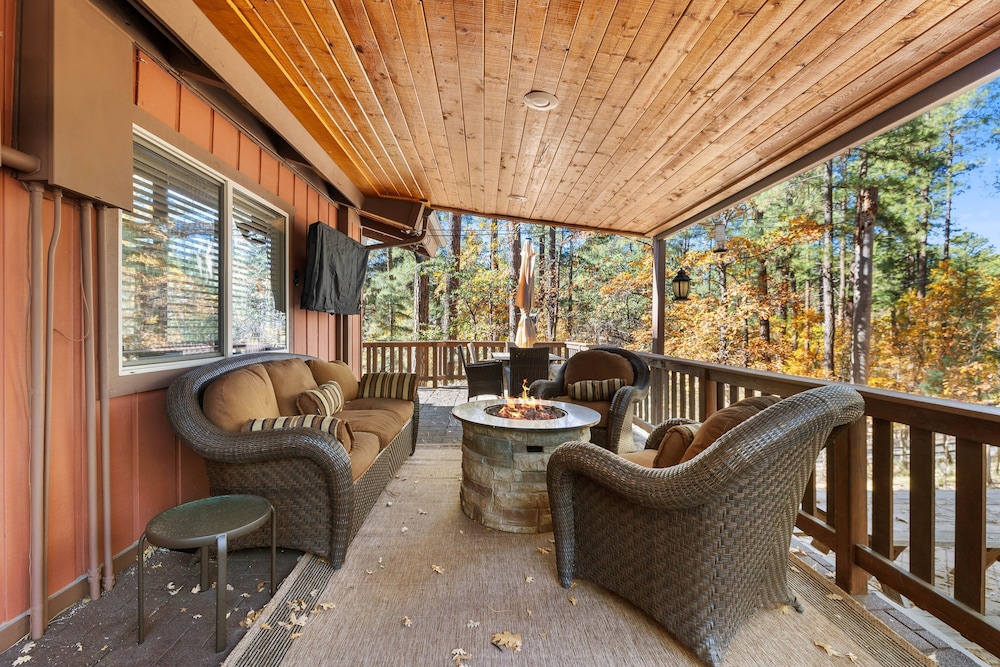 Ponderosa Hideaway 4-br Cabin Mtn View Trails Brbq