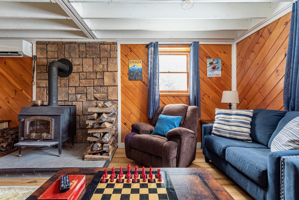 Ski Hike Lodge 5BR w Fire Pit Cozy Spaces