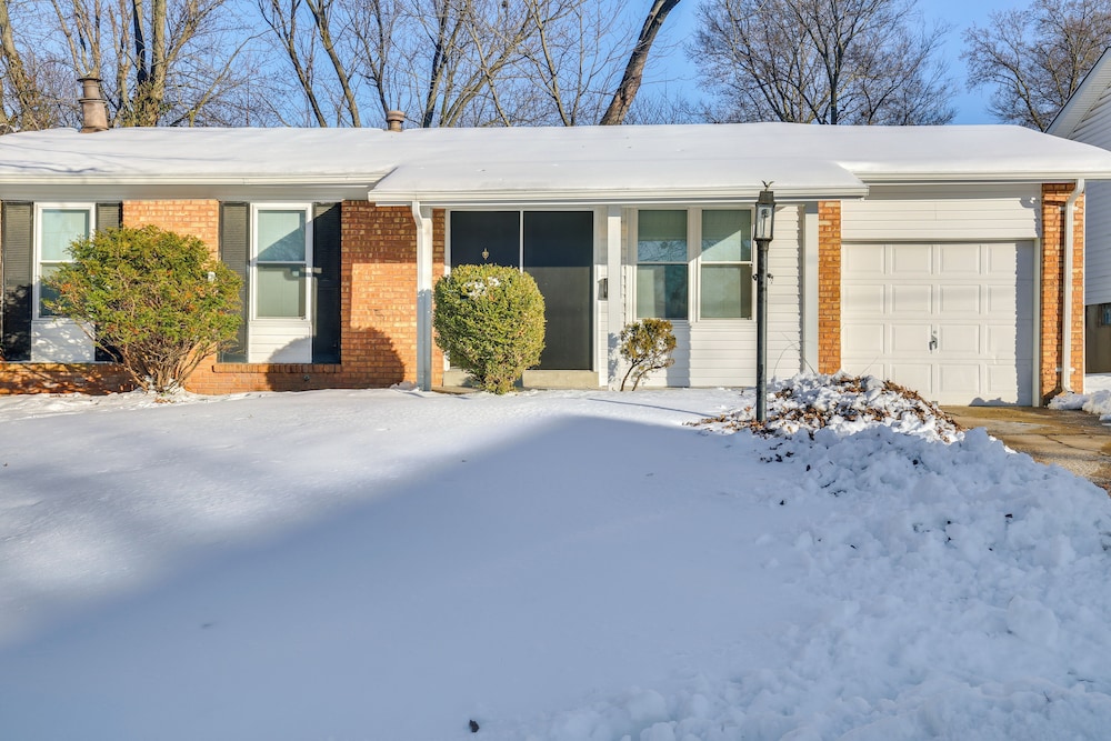 9 Mi to Forest Park: Pet-friendly Home in St Louis
