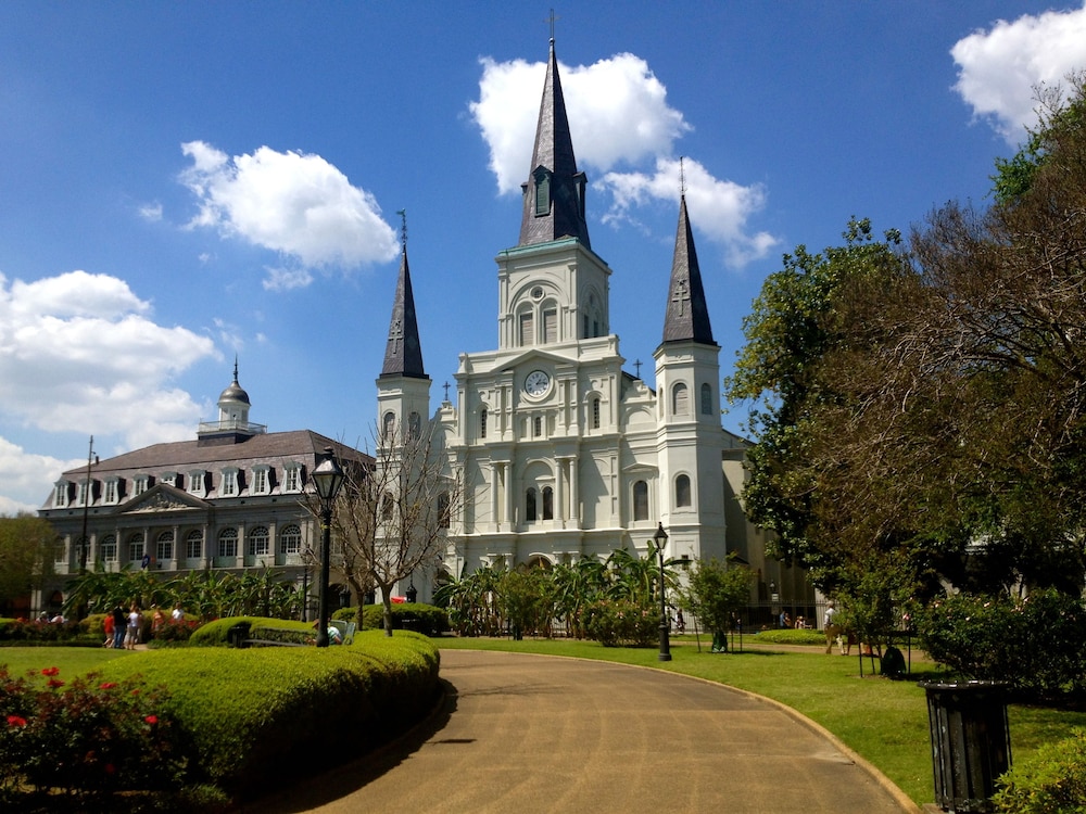 Residences Du Carondelet by Hosteeva