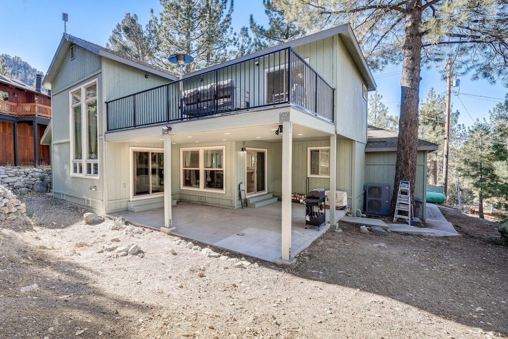 Serene Pine Mountain Club Home w/ Pool Access! view 5