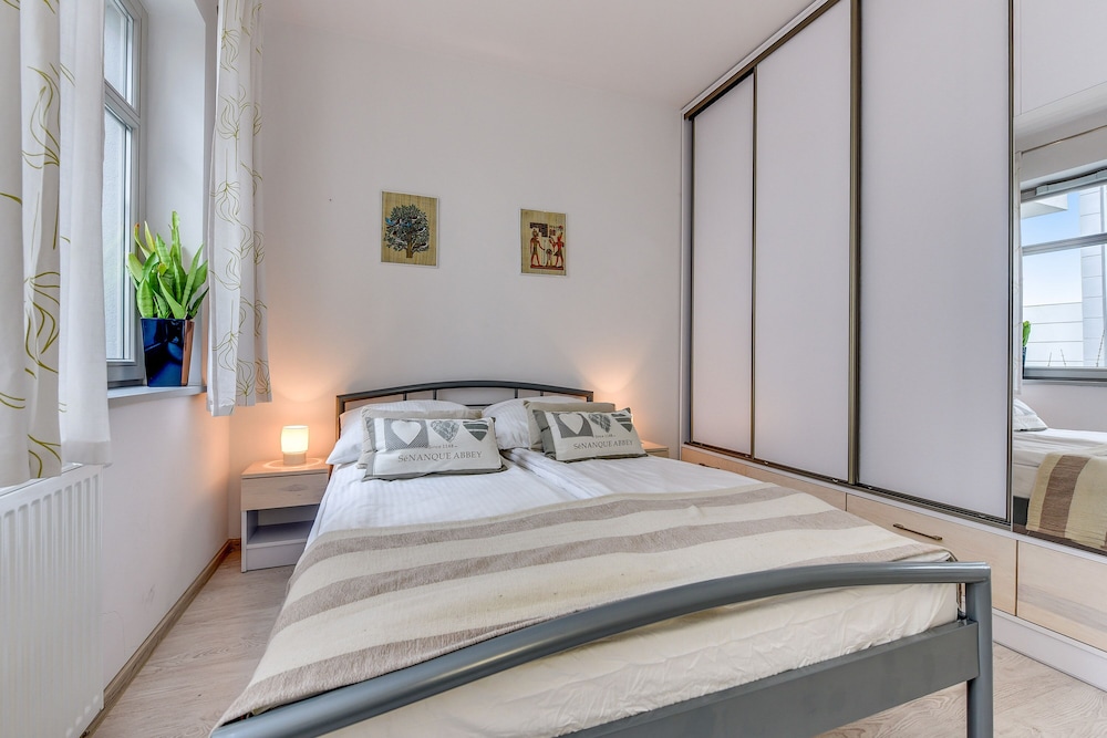 Grand Apartments - Aqua view 2