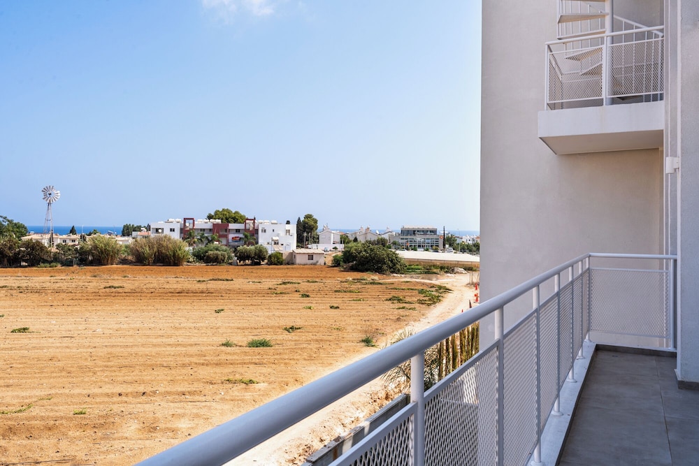 Blu Horizon - Stylish Living with Pool & Balconies in Protaras