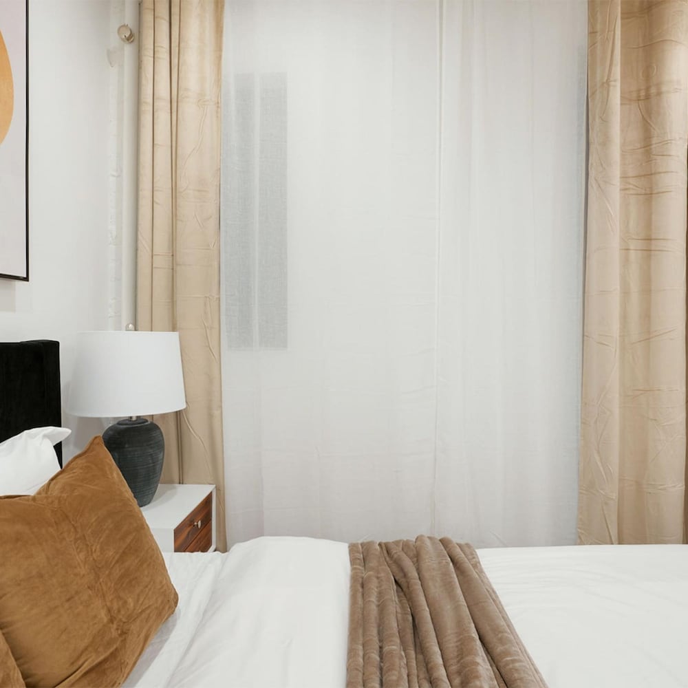 1290-13 Newly Renovated 2 Bedrooms in UES