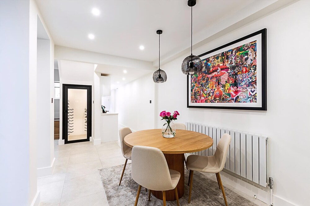 Elegant South Kensington Retreat w/ Outdoor Spaces