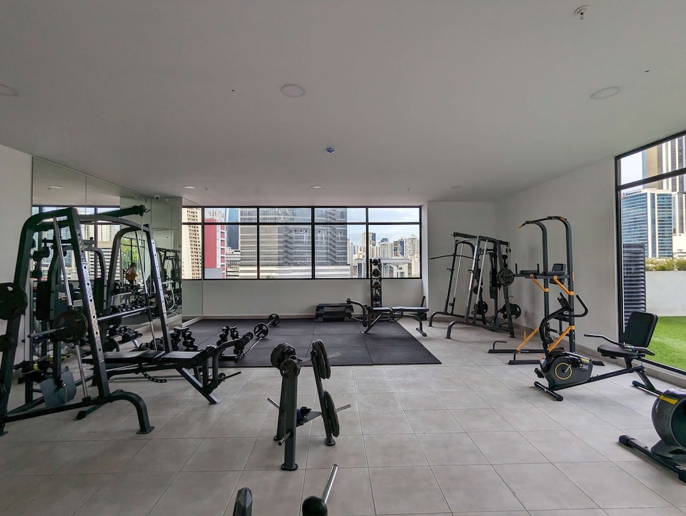 w Scenic 1BR w Panoramic City View in Calle 50