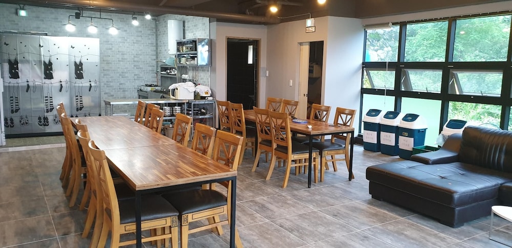 Geoje Gabaestory Pension view 4