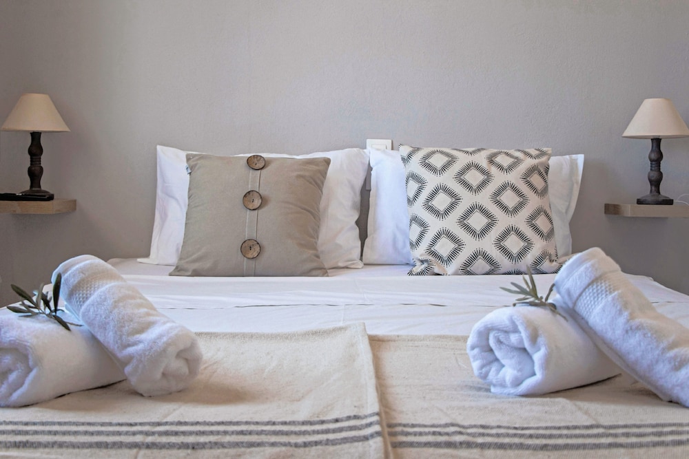 Thalia Bloom Villa Apartments photo 5