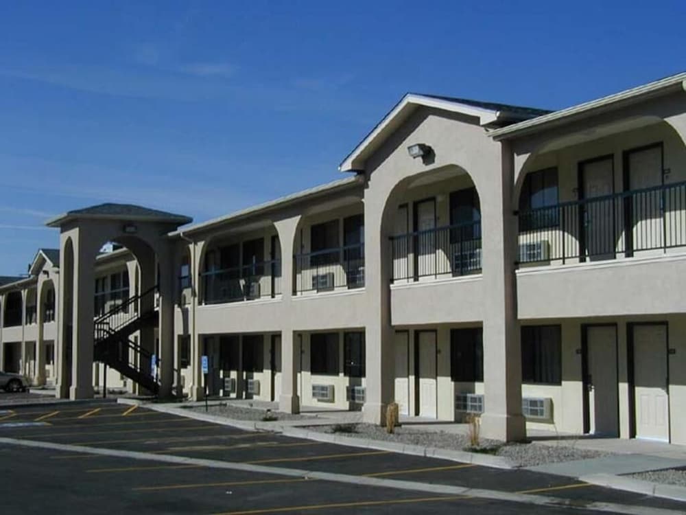 American Inn & Suites