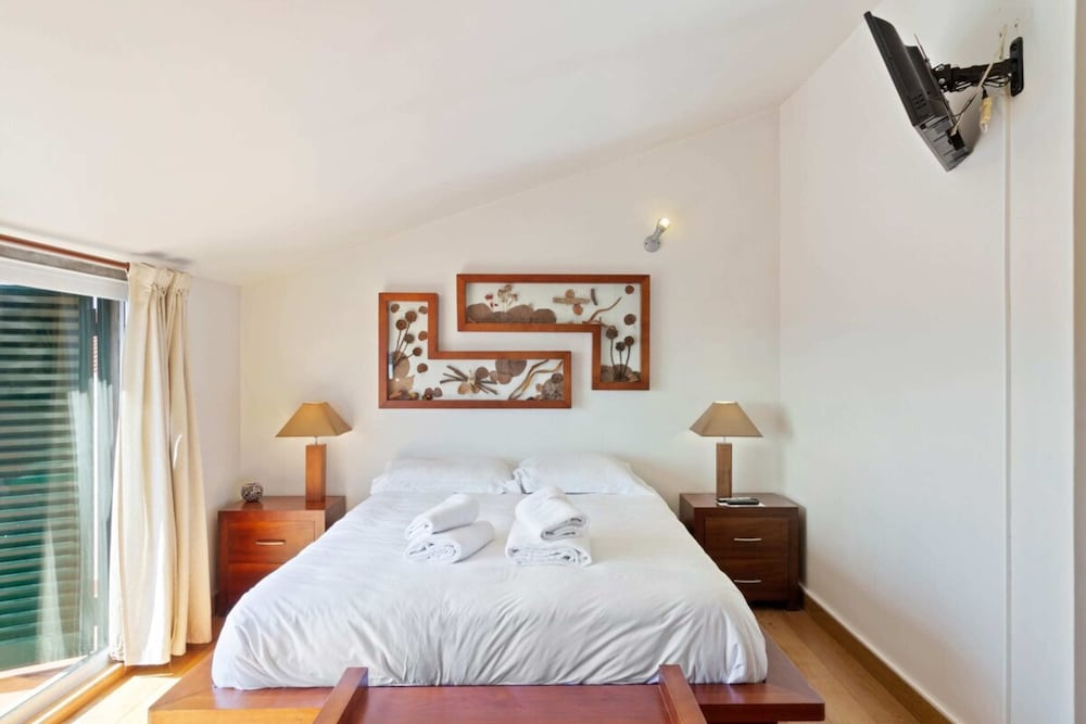 Lovely 2 Bedroom Duplex Apt w Terrace in Cascais view 5