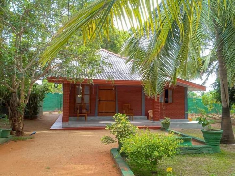 Kumbuk Sewana Villa
