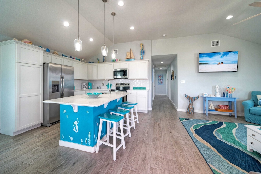 Port A Getaway Games, Grill, Close to Beach Sandy Feet Retreat by Avantstay