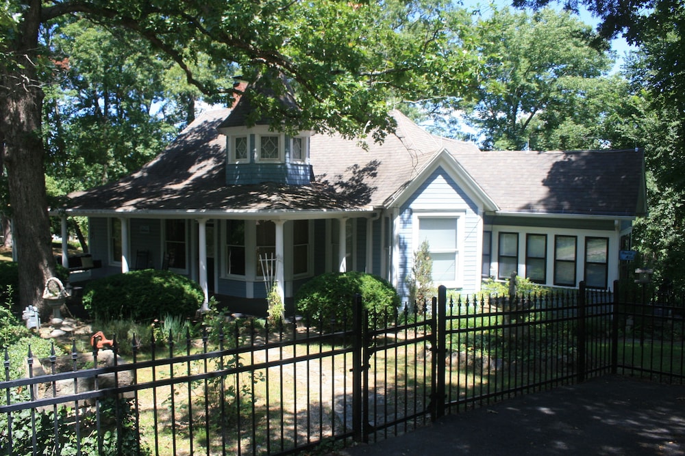 Lookout Cottages