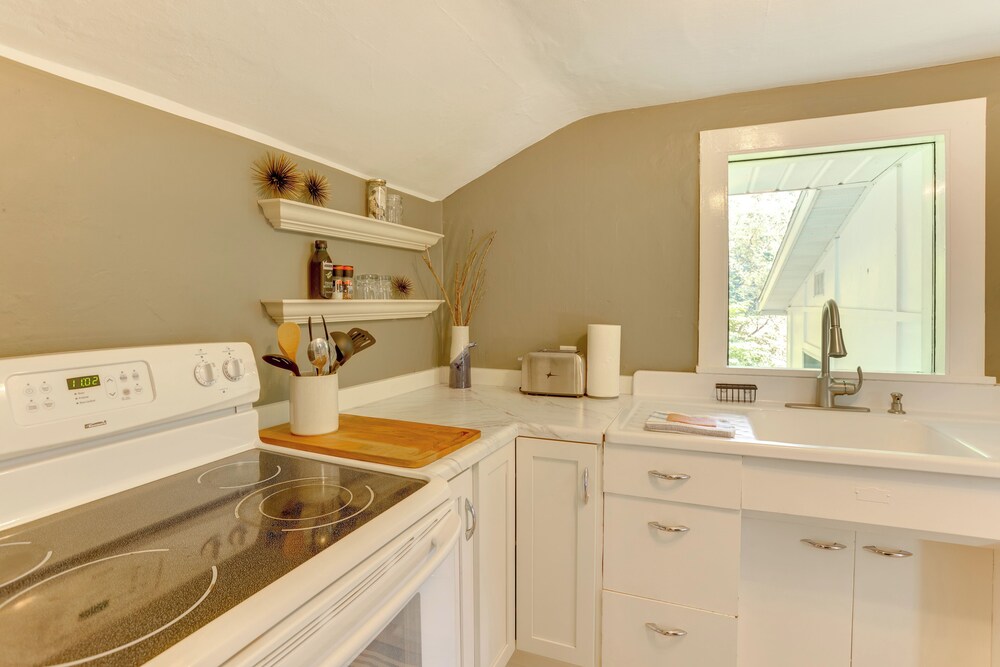 1/2 Mi to Dtwn Frankfort: 'fernhaven' Home w/ Yard