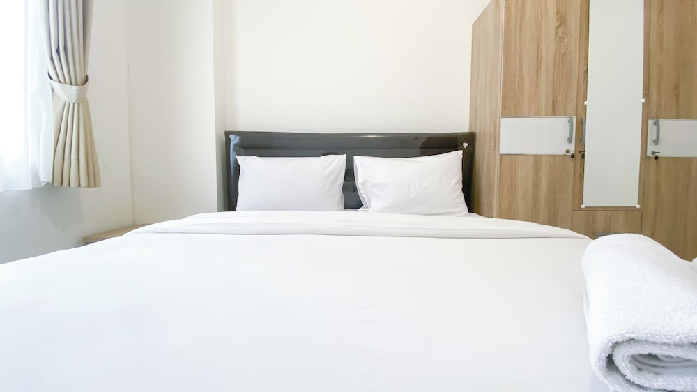 Comfortable and Nice 2BR Apartment at Podomoro Golf View