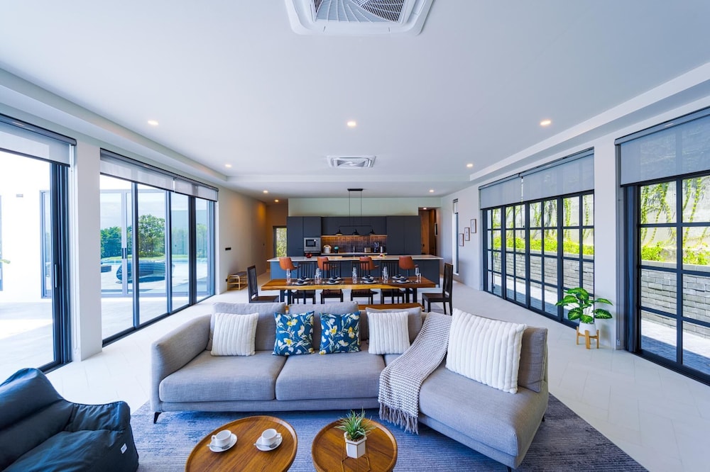 Luxury Large 3 Bedroom Pool Villa (KH-C5)