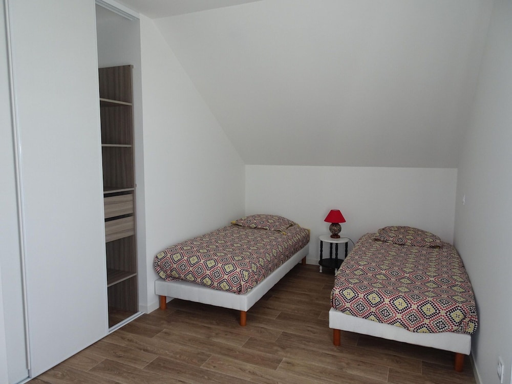 Comfortable Holiday Home With Garden, Near Beach view 3