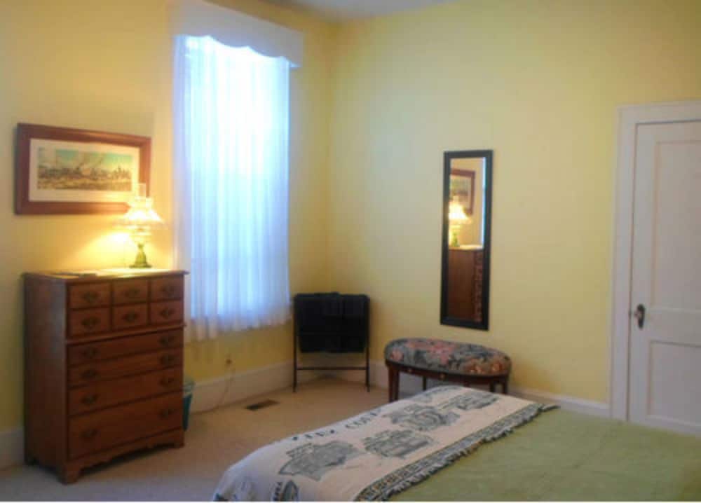 Elizabeth City Vacations - The Teacherage - Property Image 4