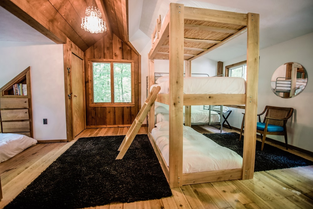 Northern Nights Chalet Wanderlust Abodes view 5
