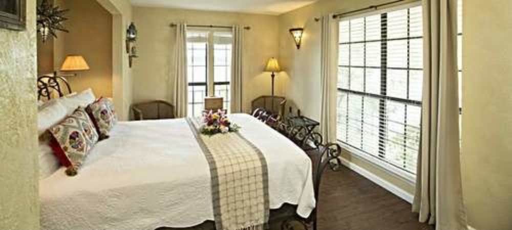 The Lakehouse Bed & Breakfast view 5