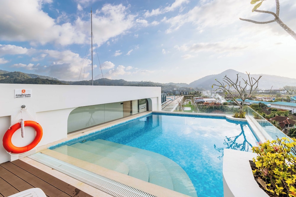 2BR Close to Beach Pool Views C256